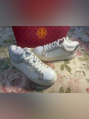 Tory Burch NIB Ladybug Sneakers in White Metallic Silver Grey